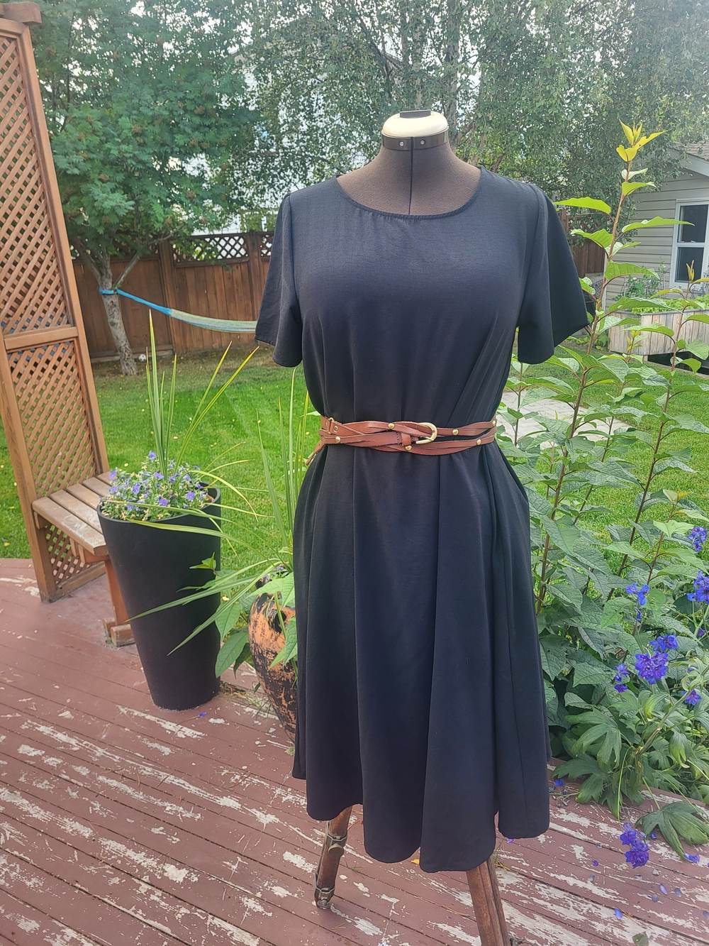 OAK + FORT Black Short‑Sleeve Belted Midi Dress